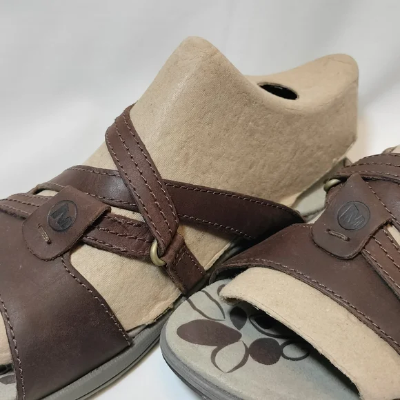 Merrell Bracken Brown Leather Sandals - Picture 9 of 9